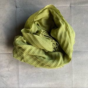 Green textured super soft scarf